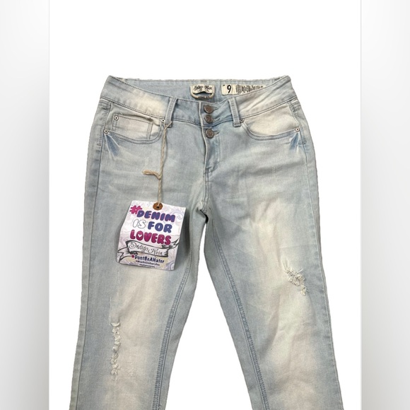 Indigo Rein Anklet Jeans NWT Size 9 Women’s Light Wash Denim Distressed - Picture 1 of 5